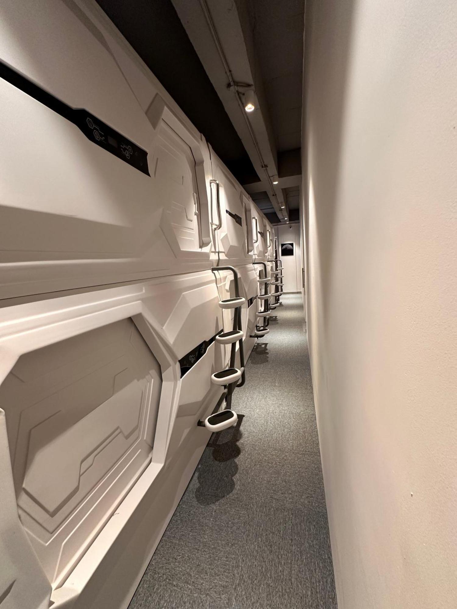Hotel Blr Pods Bangalore Esterno foto